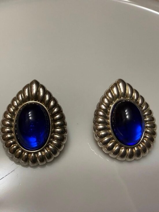 Jewelry - Beautiful Blue Glass Pierced Earrings 5/$25